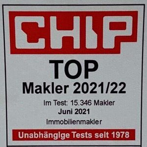 CHIP-Siegel mit rotem CHIP-Logo und der Aufschrift TOP Makler 2021/22, im Test 15.346 Makler, Juni 2021, Immobilienmakler